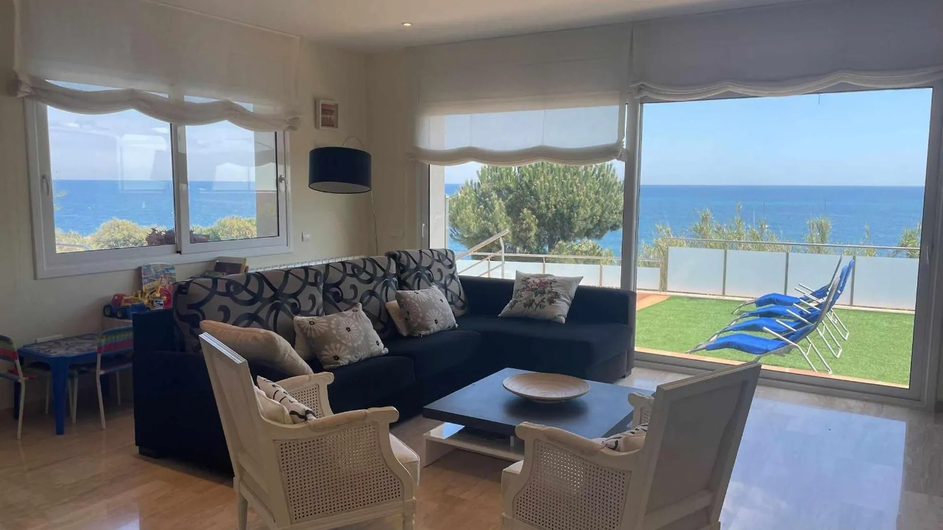 Villa Farell Just In Front Of The Sea Sant Pol De Mar