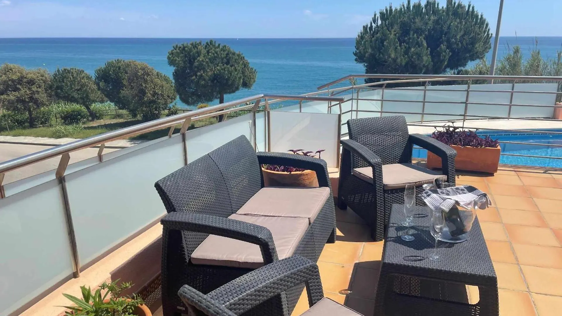 Villa Farell Just In Front Of The Sea Sant Pol De Mar